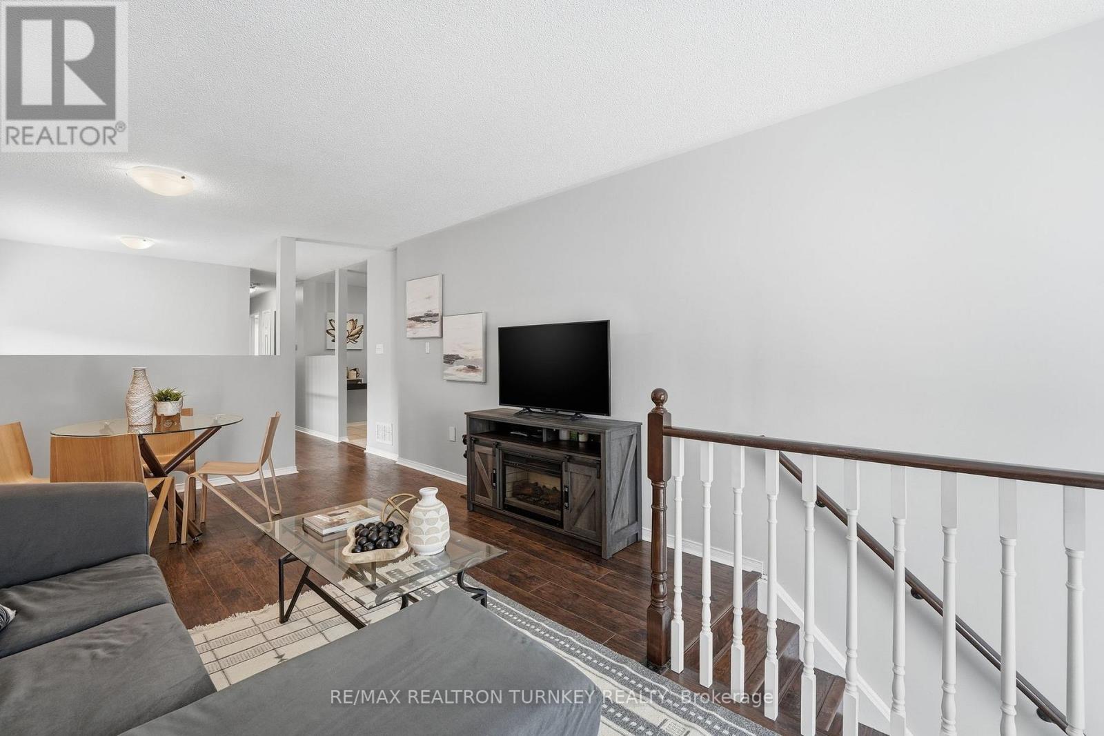 78 Clearmeadow Boulevard, Newmarket, Ontario  L3X 2M6 - Photo 6 - N12736892