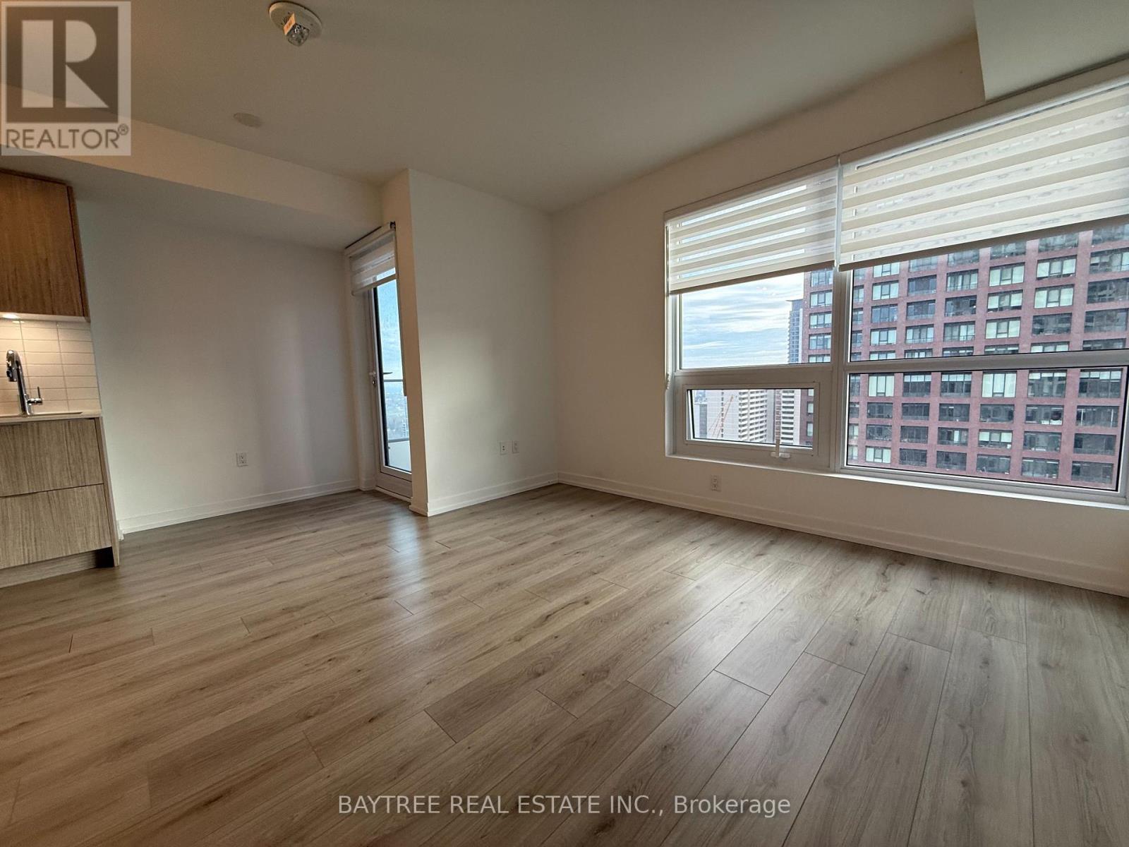 2612 - 395 Bloor Street, Toronto, Ontario  M4W 0B4 - Photo 2 - C12697924