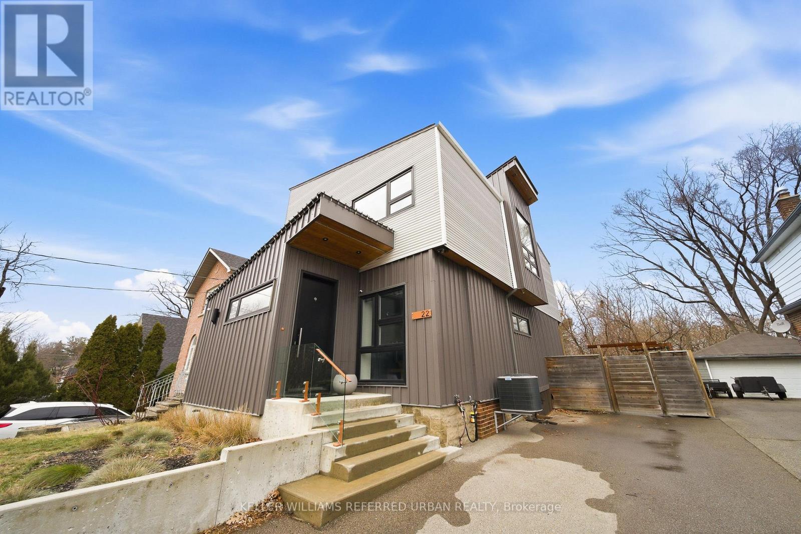 22 Daniels Street, Toronto, Ontario  M8Y 1L8 - Photo 3 - W12736838