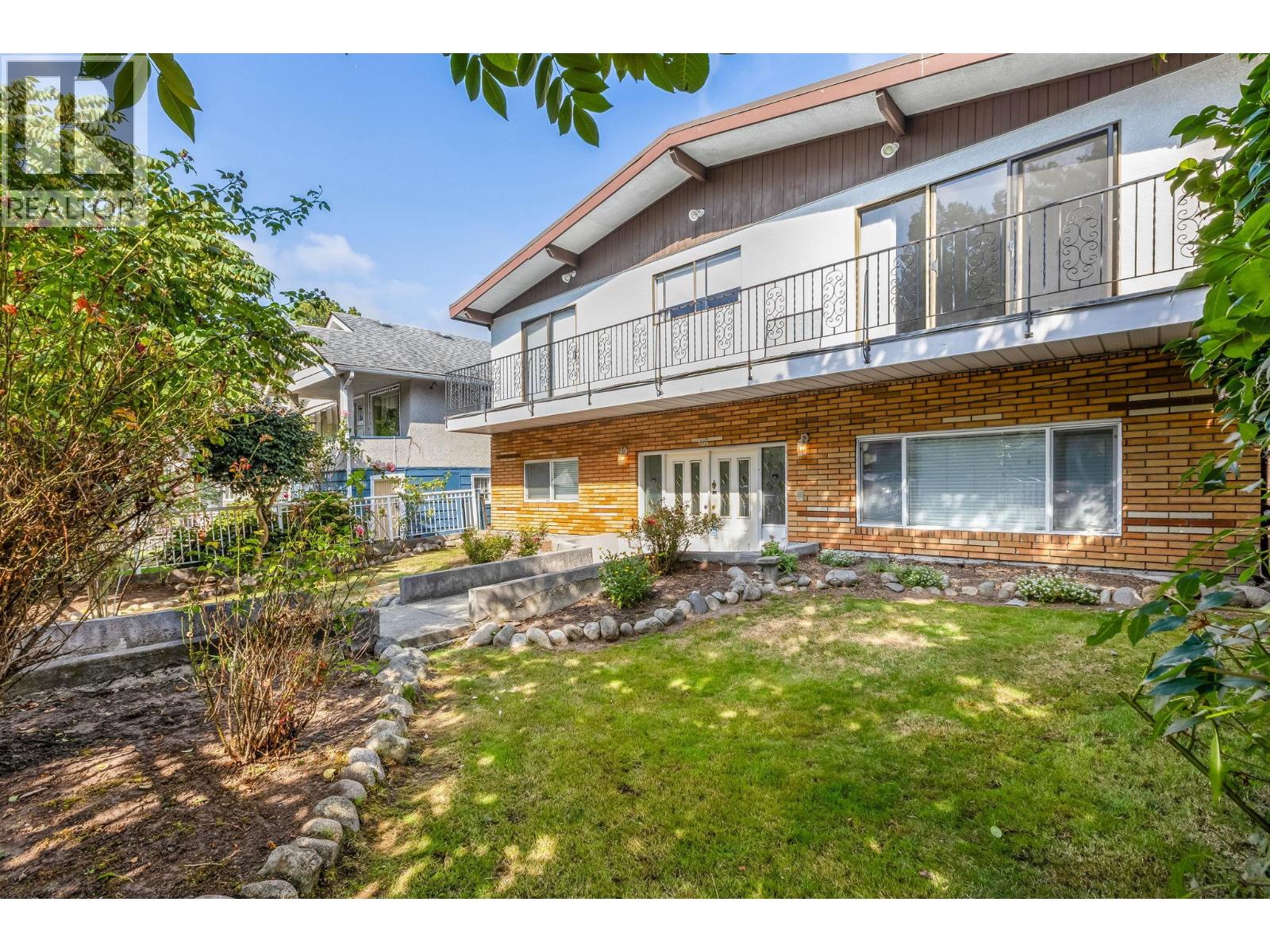 651 E 17th Avenue, Vancouver, British Columbia  V5V 1B5 - Photo 1 - R3083911