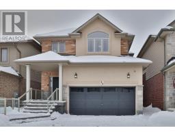 15 CUTTS CRESCENT, Hamilton, Ontario