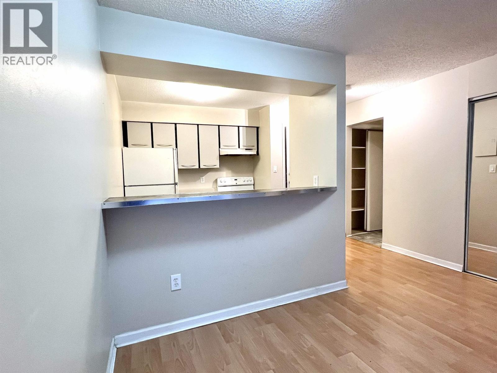 208 1955 Woodway Place, Burnaby, British Columbia  V5B 4S5 - Photo 3 - R3076050