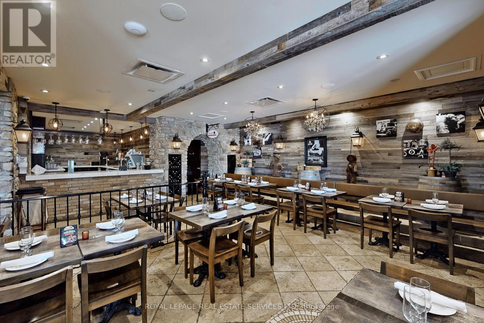 22 ONTARIO STREET, Milton, Ontario