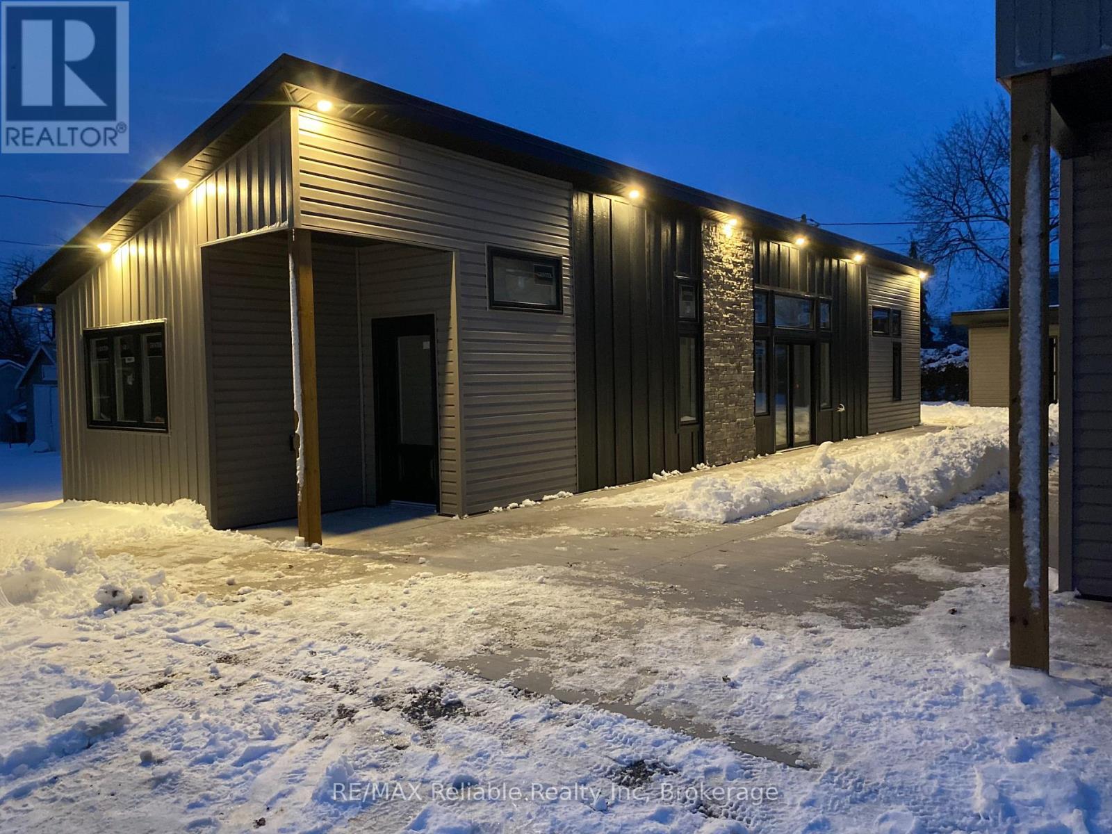 30 Main Street, Huron East, Ontario  N0K 1W0 - Photo 1 - X12736998