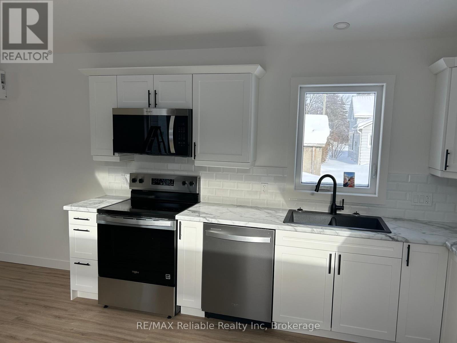 30 Main Street, Huron East, Ontario  N0K 1W0 - Photo 2 - X12736998