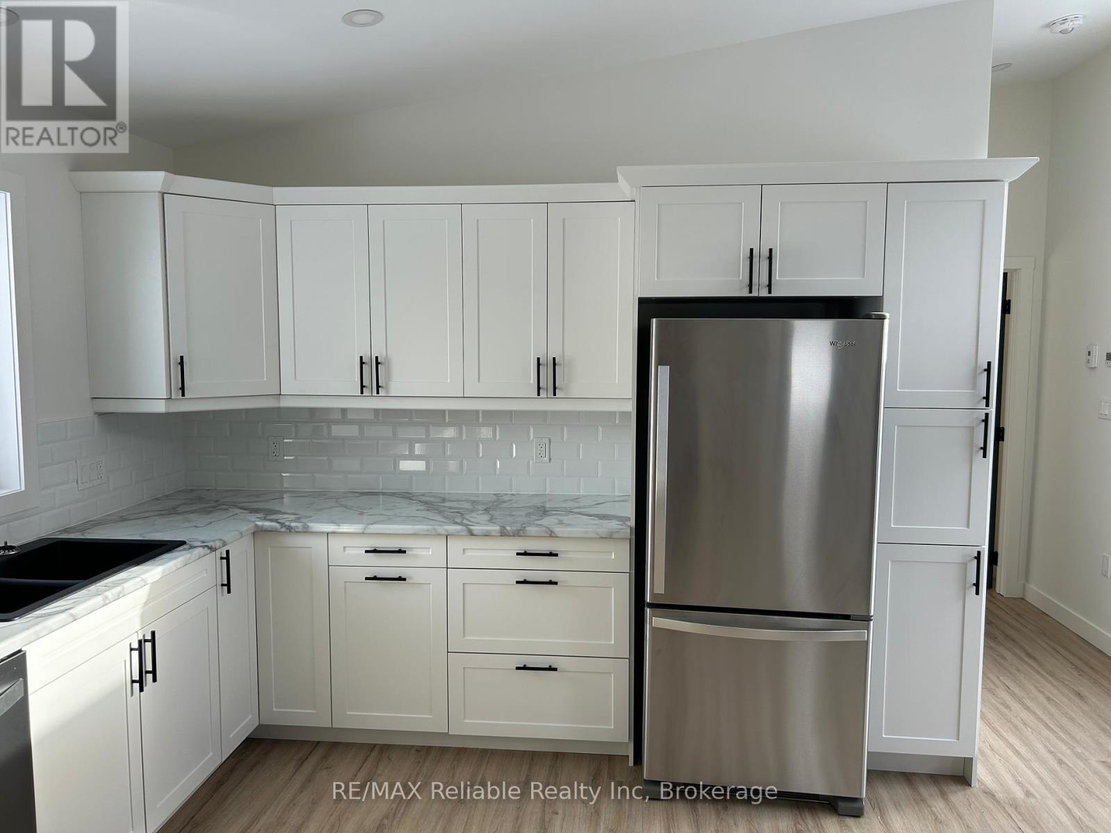 30 Main Street, Huron East, Ontario  N0K 1W0 - Photo 3 - X12736998