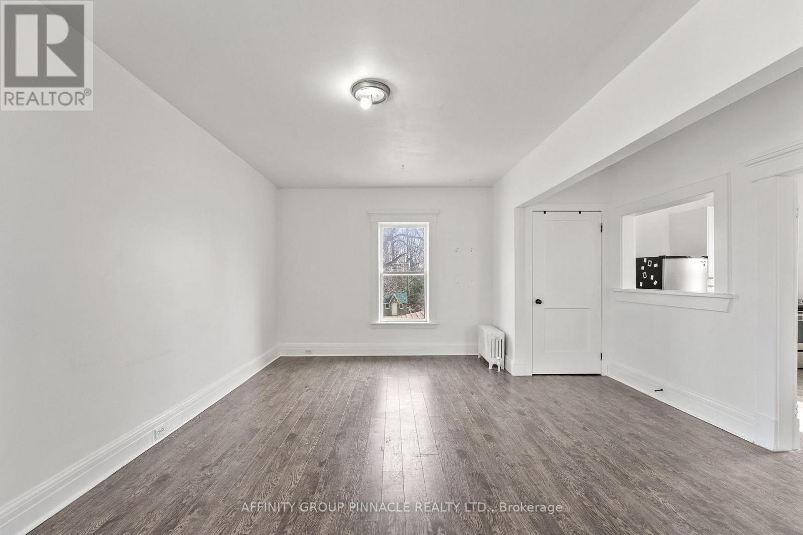 Upper - 255 Kent Street W, Kawartha Lakes, Ontario K9V 2Z3 - Photo 2 - X12737008