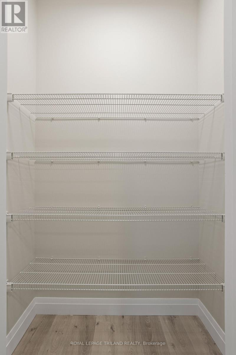 101 - 33318 Richmond Street, Lucan Biddulph, Ontario  N0M 2J0 - Photo 10 - X12737052