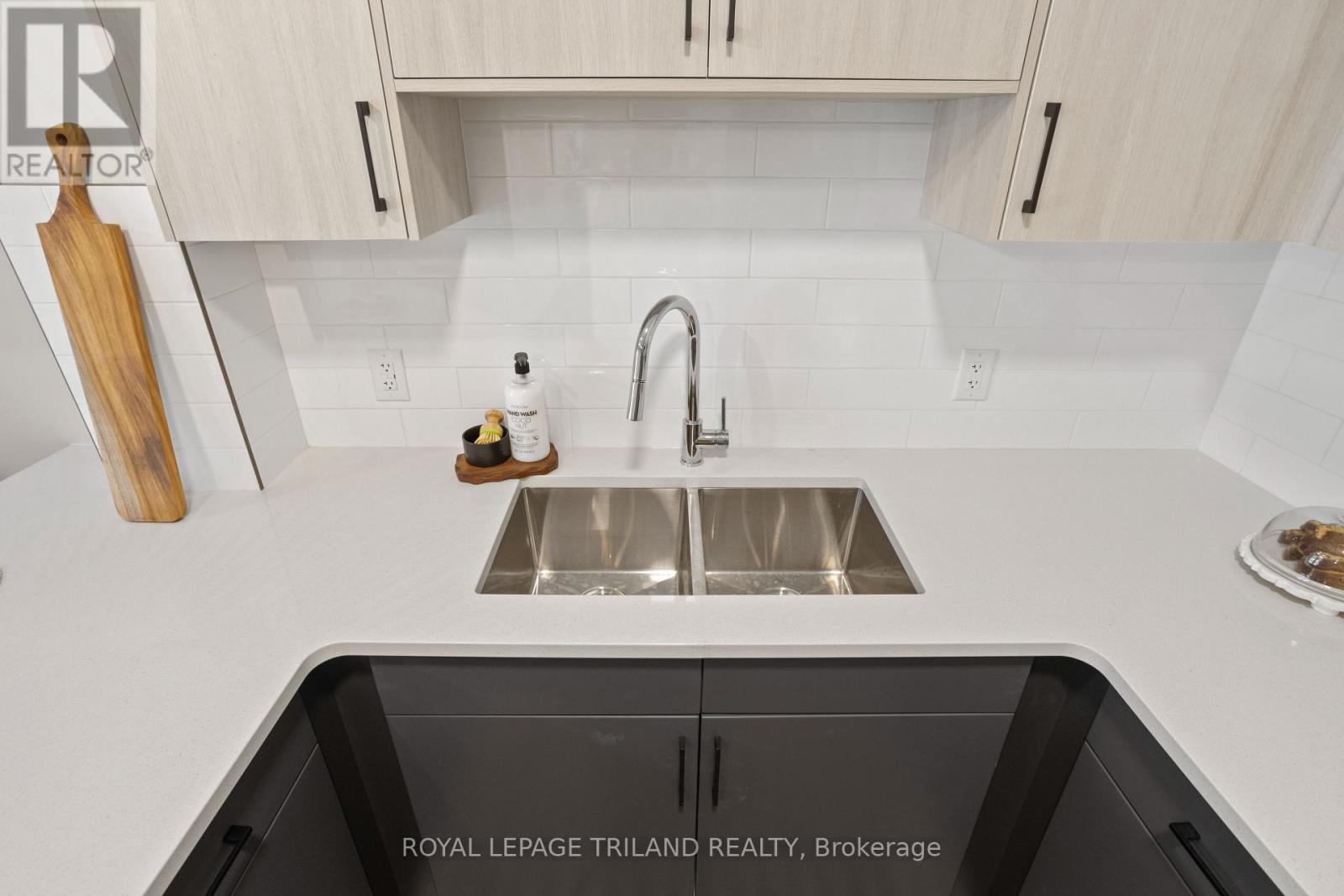 101 - 33318 Richmond Street, Lucan Biddulph, Ontario  N0M 2J0 - Photo 17 - X12737052