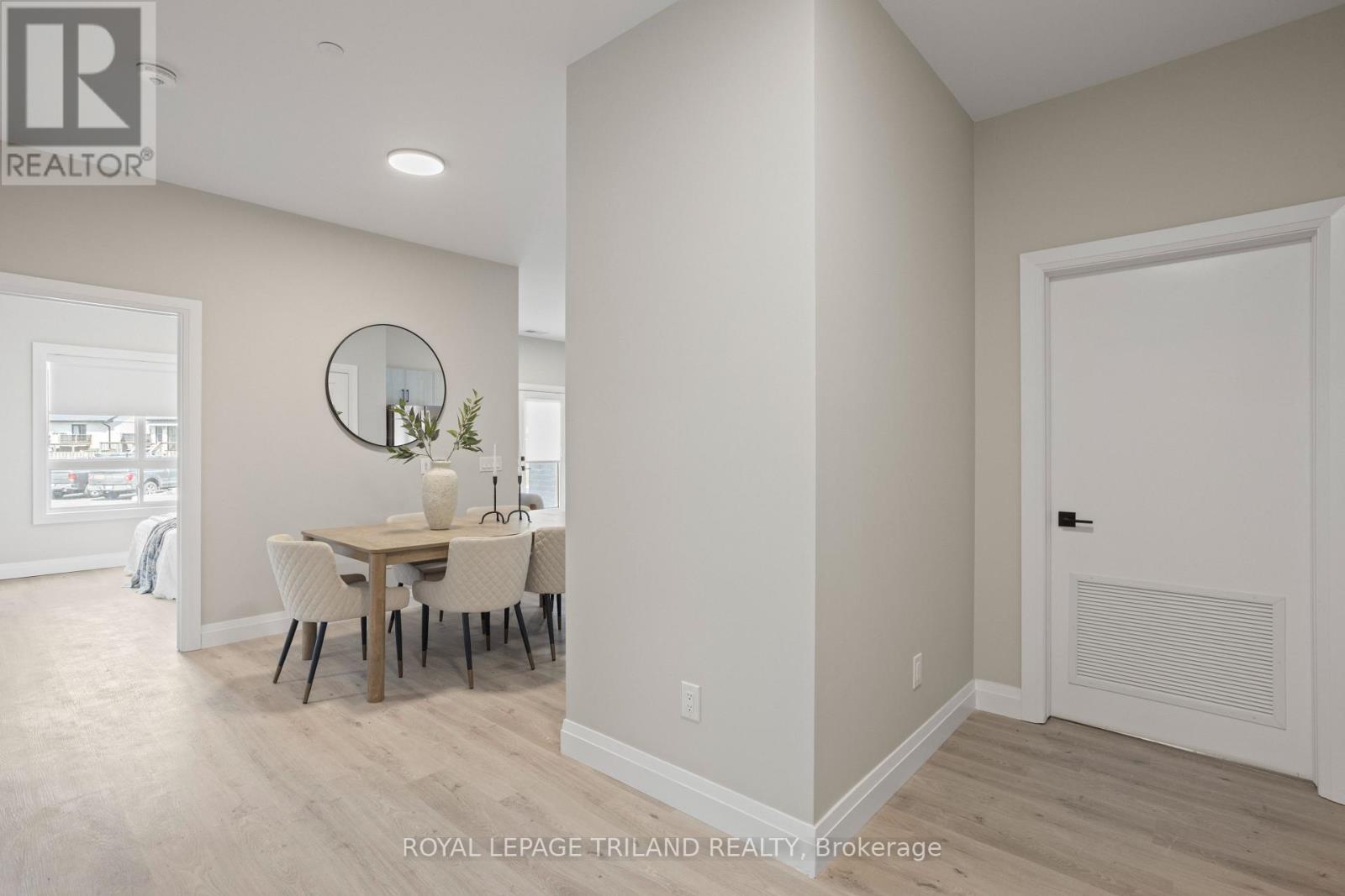 101 - 33318 Richmond Street, Lucan Biddulph, Ontario  N0M 2J0 - Photo 3 - X12737052