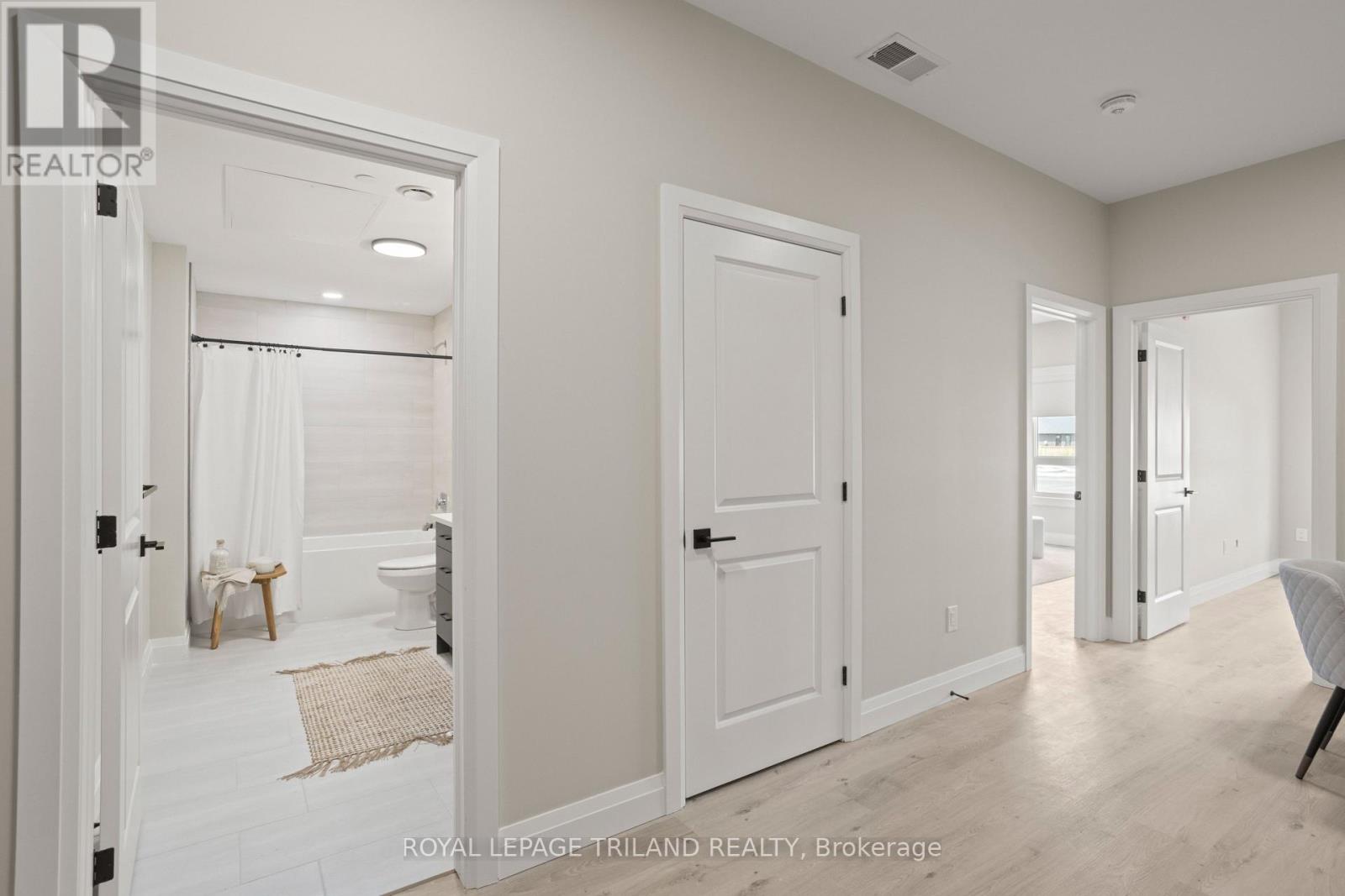 101 - 33318 Richmond Street, Lucan Biddulph, Ontario  N0M 2J0 - Photo 4 - X12737052