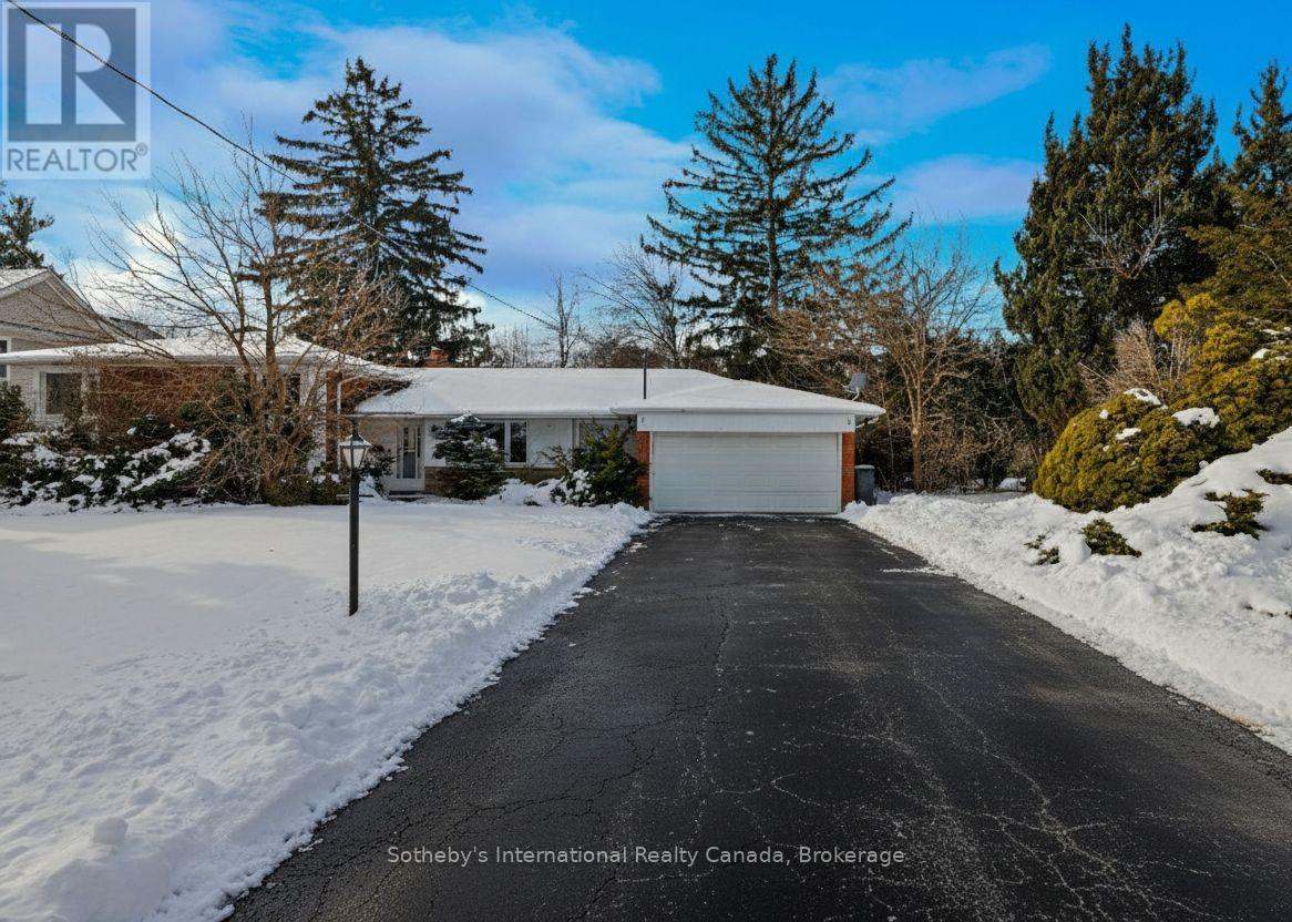 272 Pinehurst Drive, Oakville, Ontario  L6J 4X3 - Photo 2 - W12737010