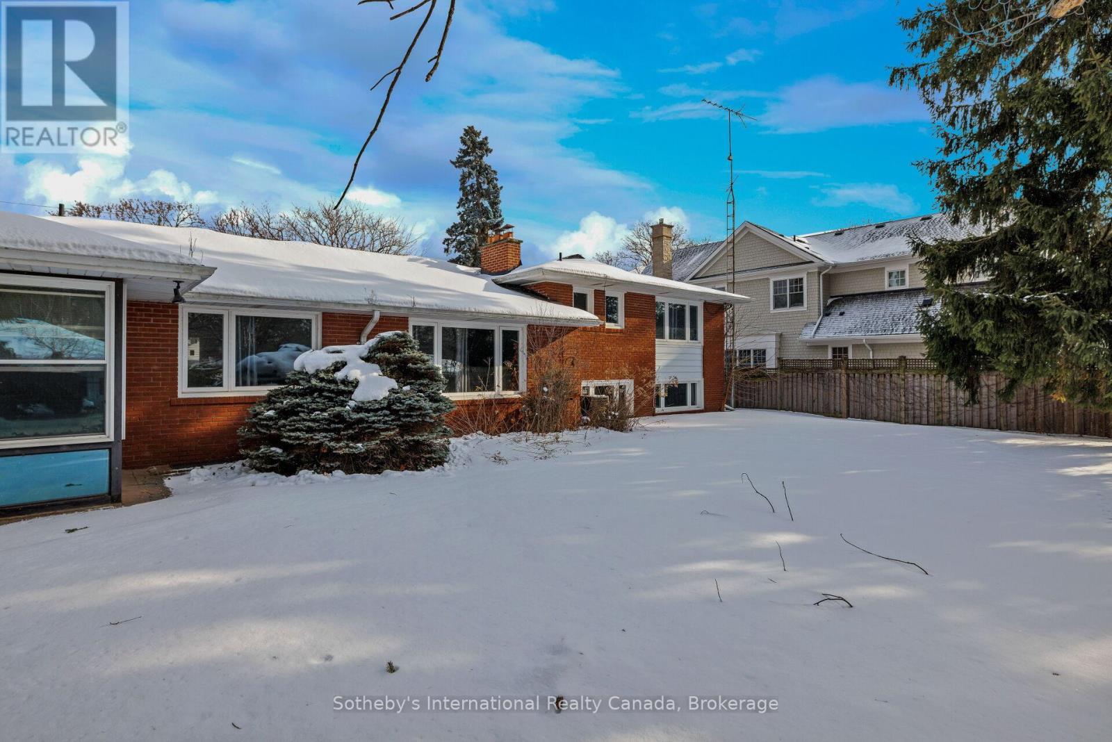 272 Pinehurst Drive, Oakville, Ontario  L6J 4X3 - Photo 6 - W12737010