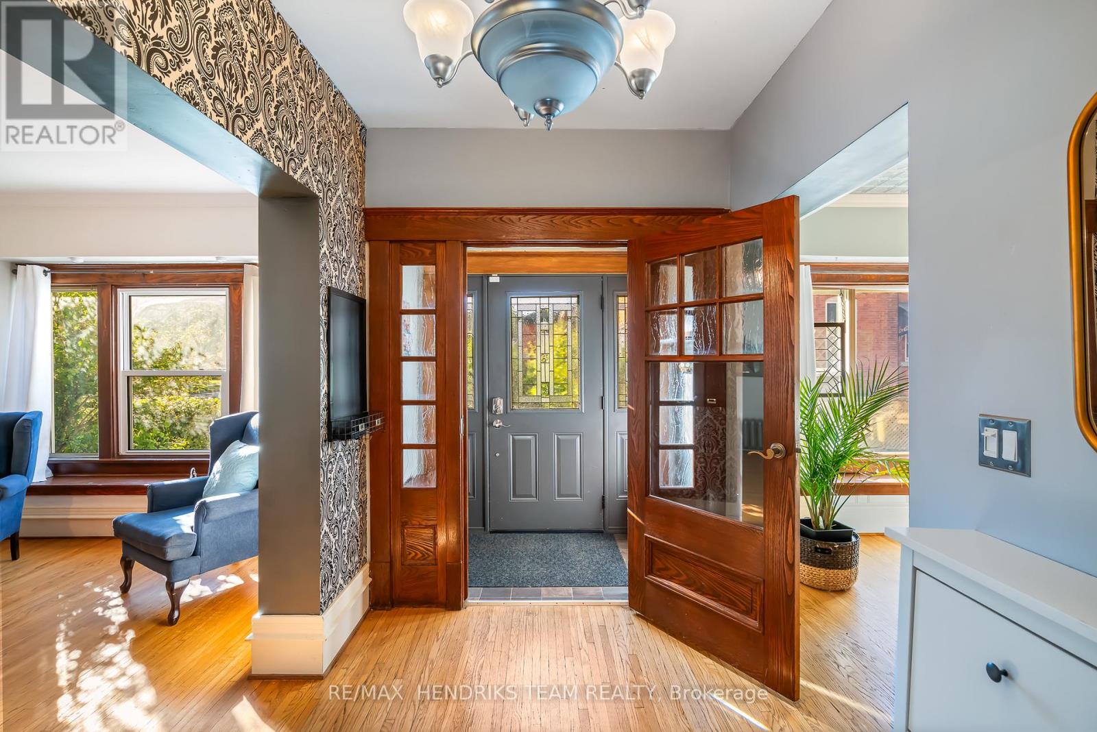 153 Geneva Street, St. Catharines, Ontario  L2R 4N7 - Photo 5 - X12737074