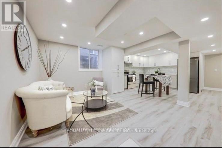 30 BALL CRESCENT, Whitby, Ontario