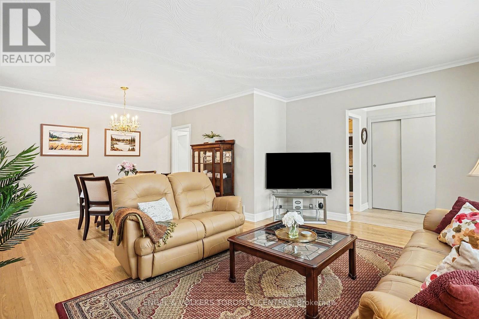 126 Pemberton Avenue, Toronto, Ontario  M2M 1Y7 - Photo 3 - C12736926