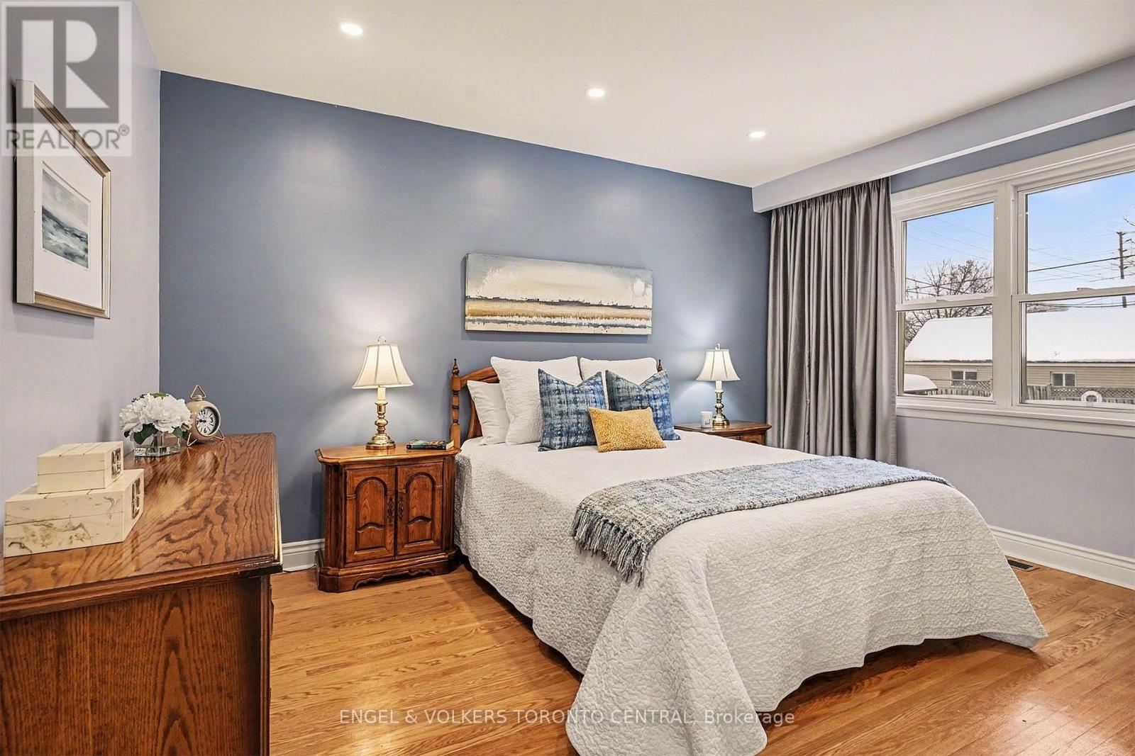 126 Pemberton Avenue, Toronto, Ontario  M2M 1Y7 - Photo 8 - C12736926