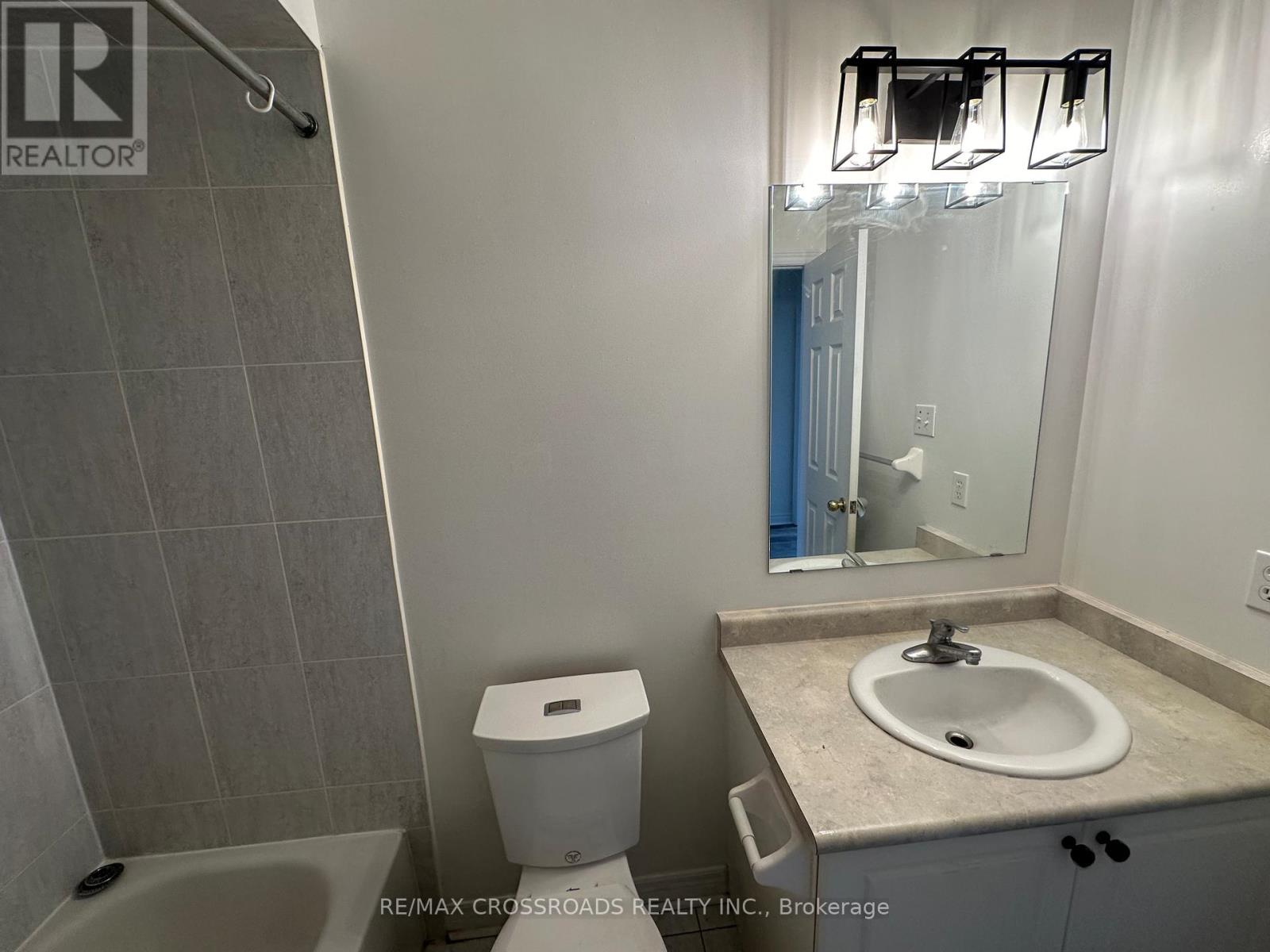 63 Heritage Hollow Esta Street, Richmond Hill, Ontario  L4S 2X3 - Photo 9 - N12736914