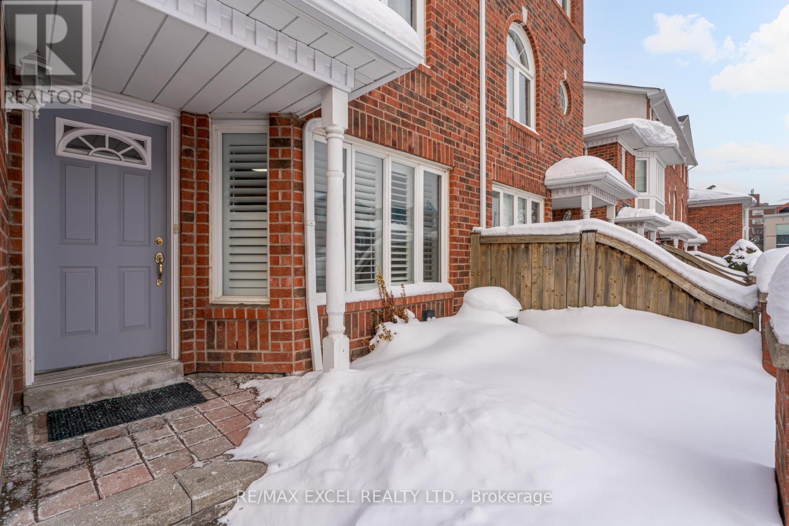 37 - 18 CLARK AVENUE W, Vaughan, Ontario