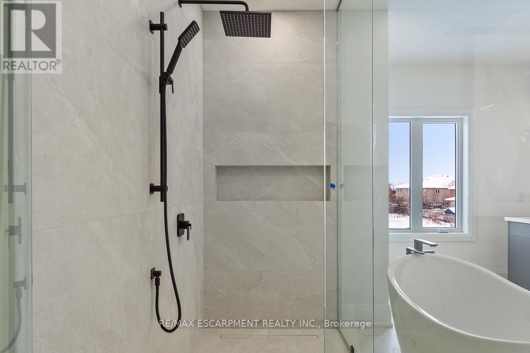 2354 Eighth Line, Oakville (Wc Wedgewood Creek), Ontario  L6H 7E6 - Photo 32 - W12693512