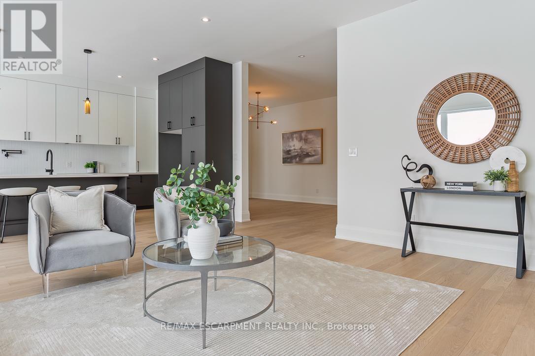 2354 Eighth Line, Oakville (Wc Wedgewood Creek), Ontario  L6H 7E6 - Photo 15 - W12693512