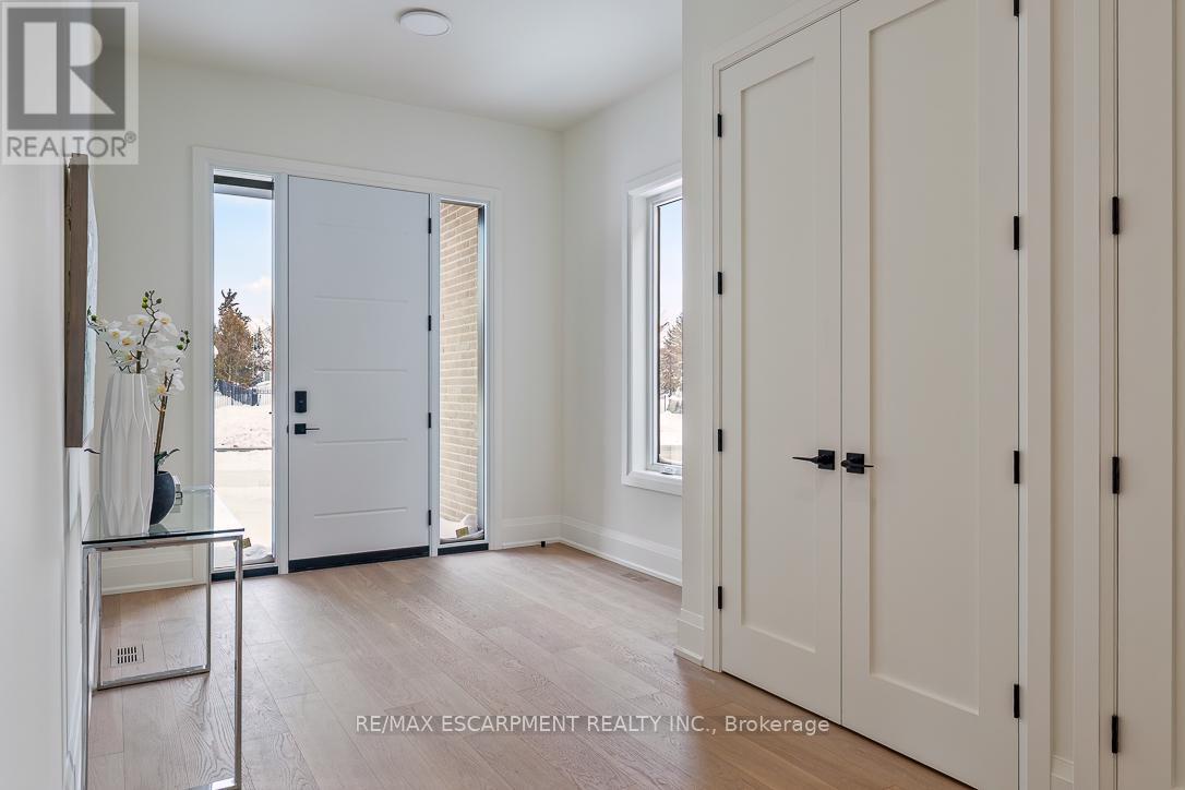 2354 Eighth Line, Oakville (Wc Wedgewood Creek), Ontario  L6H 7E6 - Photo 2 - W12693512