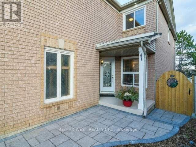 75 Forestgrove Circle, Brampton, Ontario  L6Z 4T3 - Photo 3 - W12736930