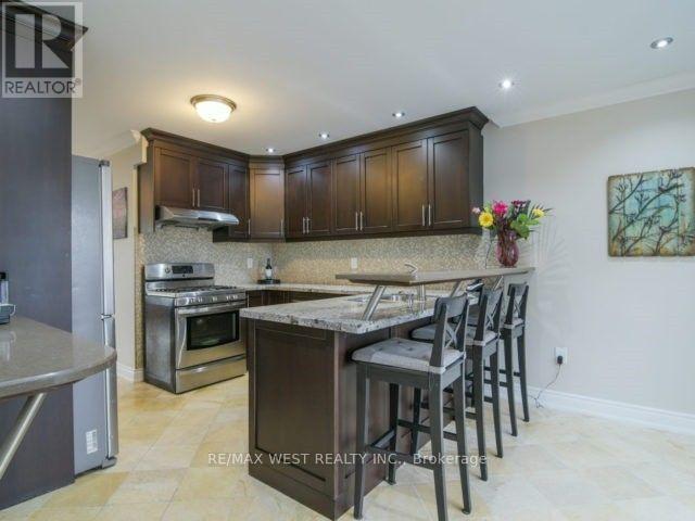 75 Forestgrove Circle, Brampton, Ontario  L6Z 4T3 - Photo 4 - W12736930