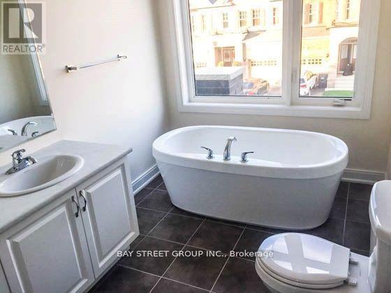 18 Military Crescent, Brampton, Ontario  L7A 4W1 - Photo 6 - W12736960