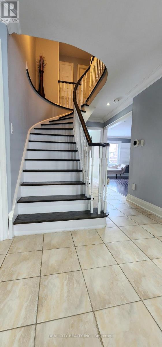 229 Kingsbridge Garden Circle, Mississauga, Ontario  L5R 1L4 - Photo 3 - W12736976