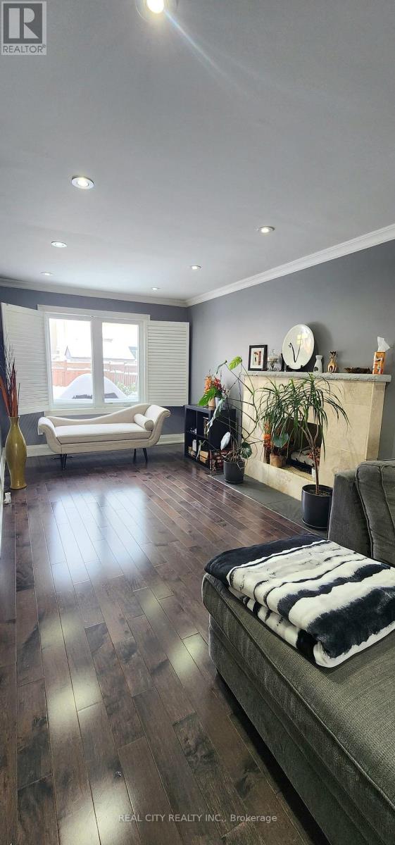 229 Kingsbridge Garden Circle, Mississauga, Ontario  L5R 1L4 - Photo 7 - W12736976