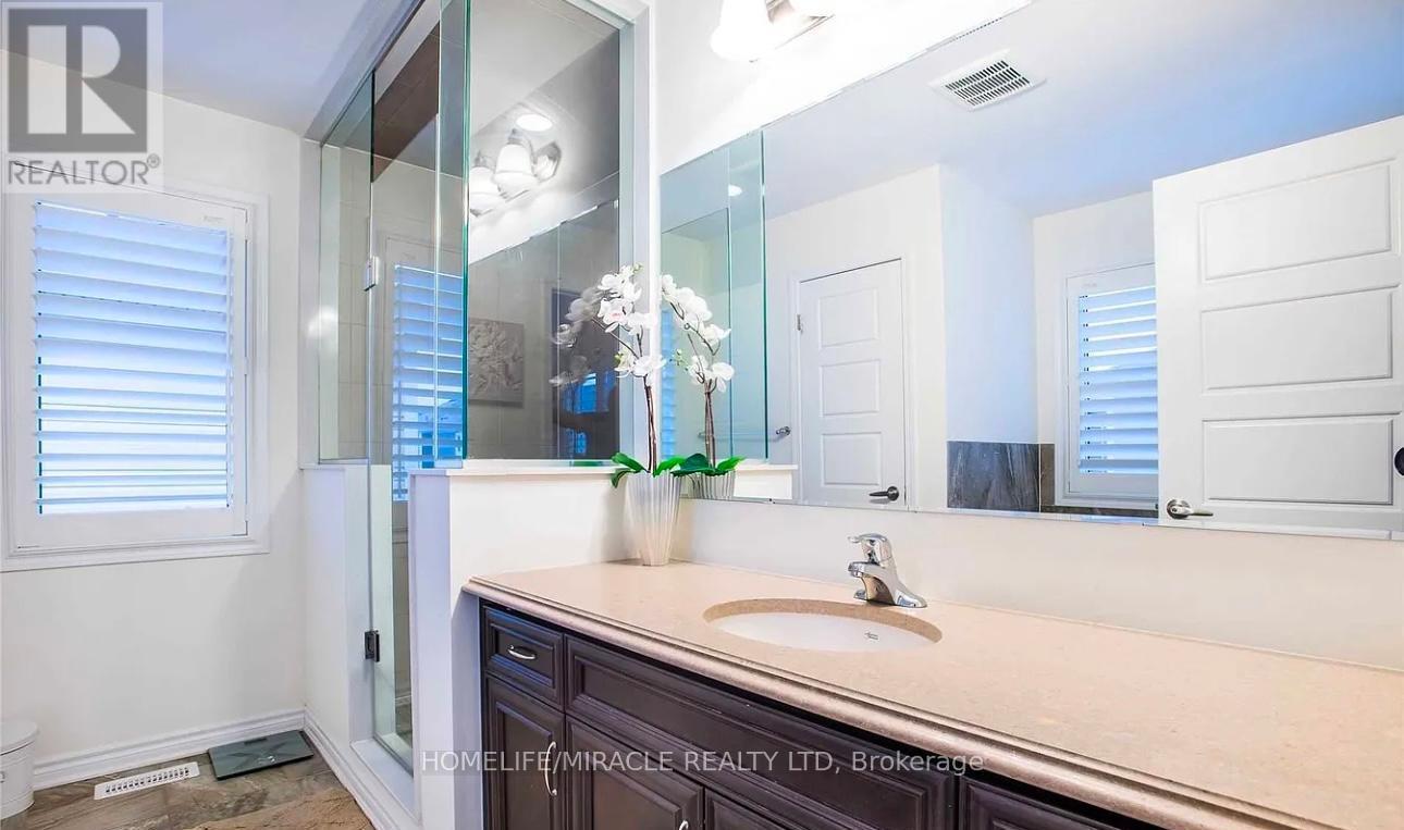 Main Floor - 122 Thornbush Boulevard, Brampton, Ontario  L7A 0A8 - Photo 10 - W12737062