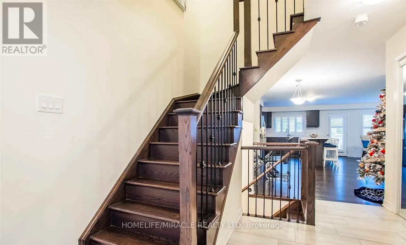 Main Floor - 122 Thornbush Boulevard, Brampton, Ontario  L7A 0A8 - Photo 9 - W12737062