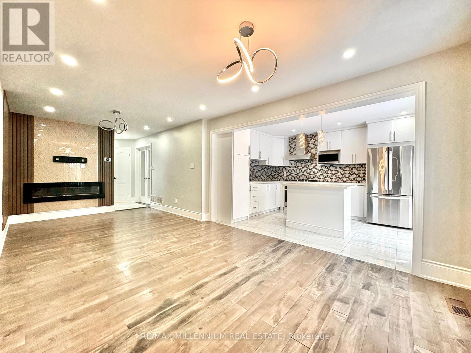 28 Hendricks Crescent, Brampton, Ontario  L6Y 4L2 - Photo 3 - W12737066