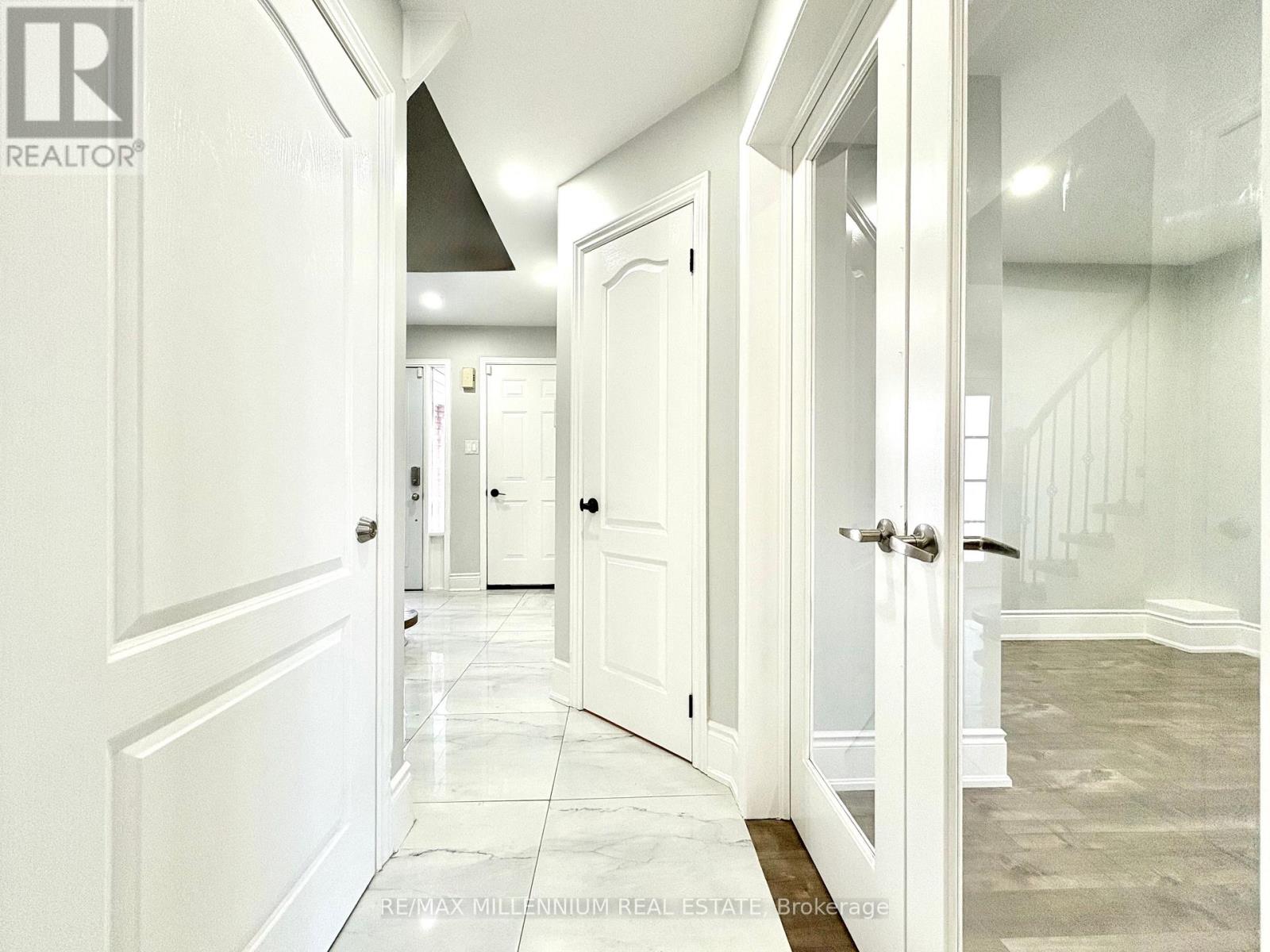 28 Hendricks Crescent, Brampton, Ontario  L6Y 4L2 - Photo 8 - W12737066