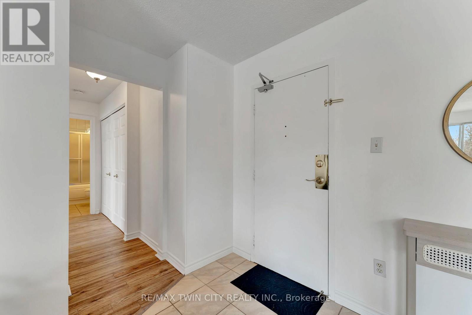 207 - 793 Colborne Street, Brantford, Ontario  N3S 7J3 - Photo 2 - X12736942