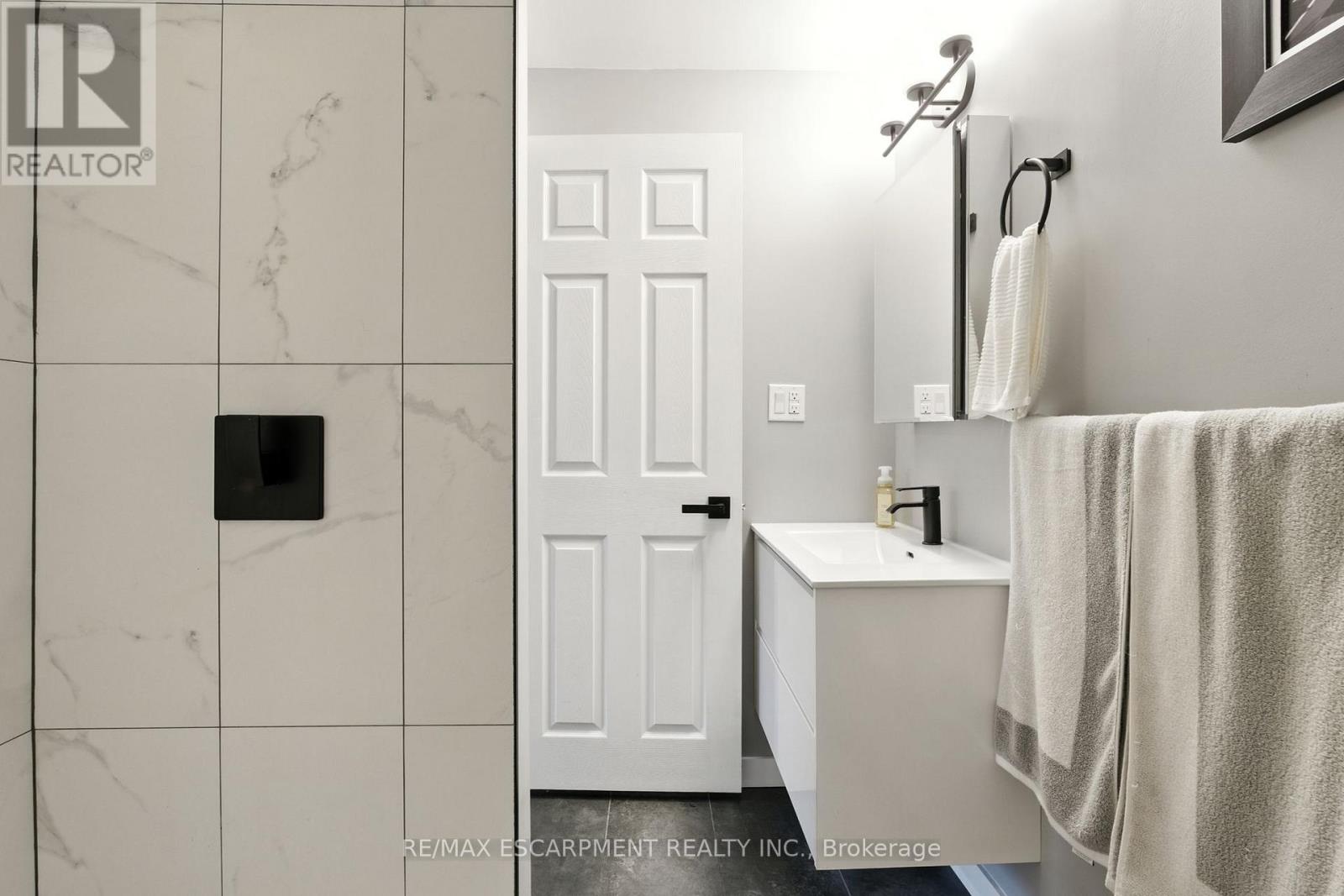 L8h 4v3 - 85 Crosthwaite Avenue N, Hamilton, Ontario  L8H 4V3 - Photo 16 - X12736988