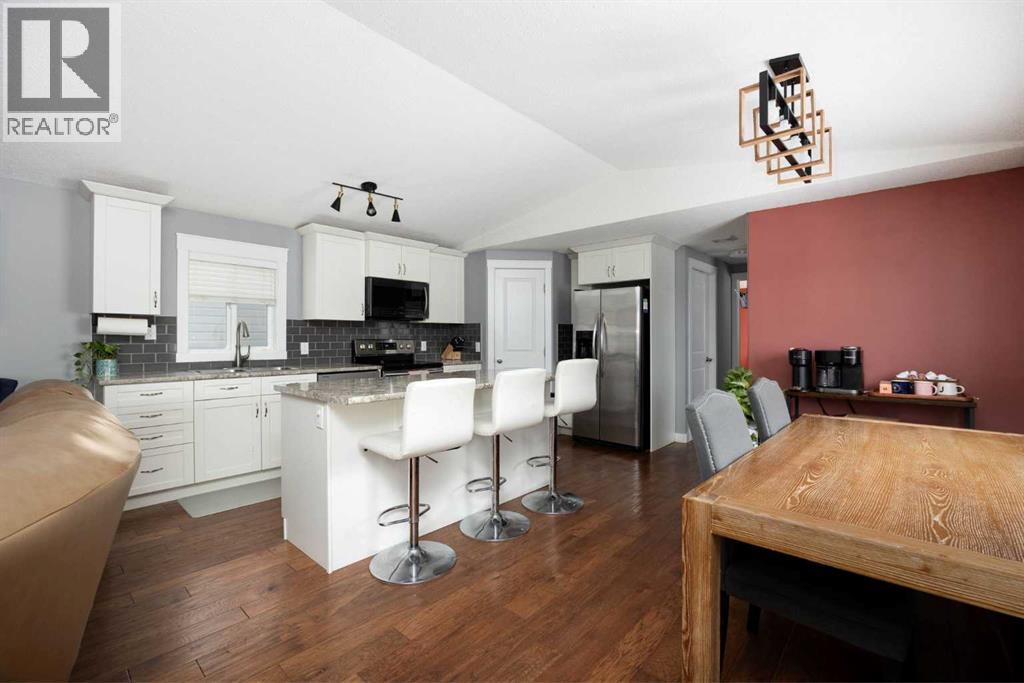 156 Mckinlay Crescent, Fort Mcmurray, Alberta  T9K 2M6 - Photo 3 - A2276737