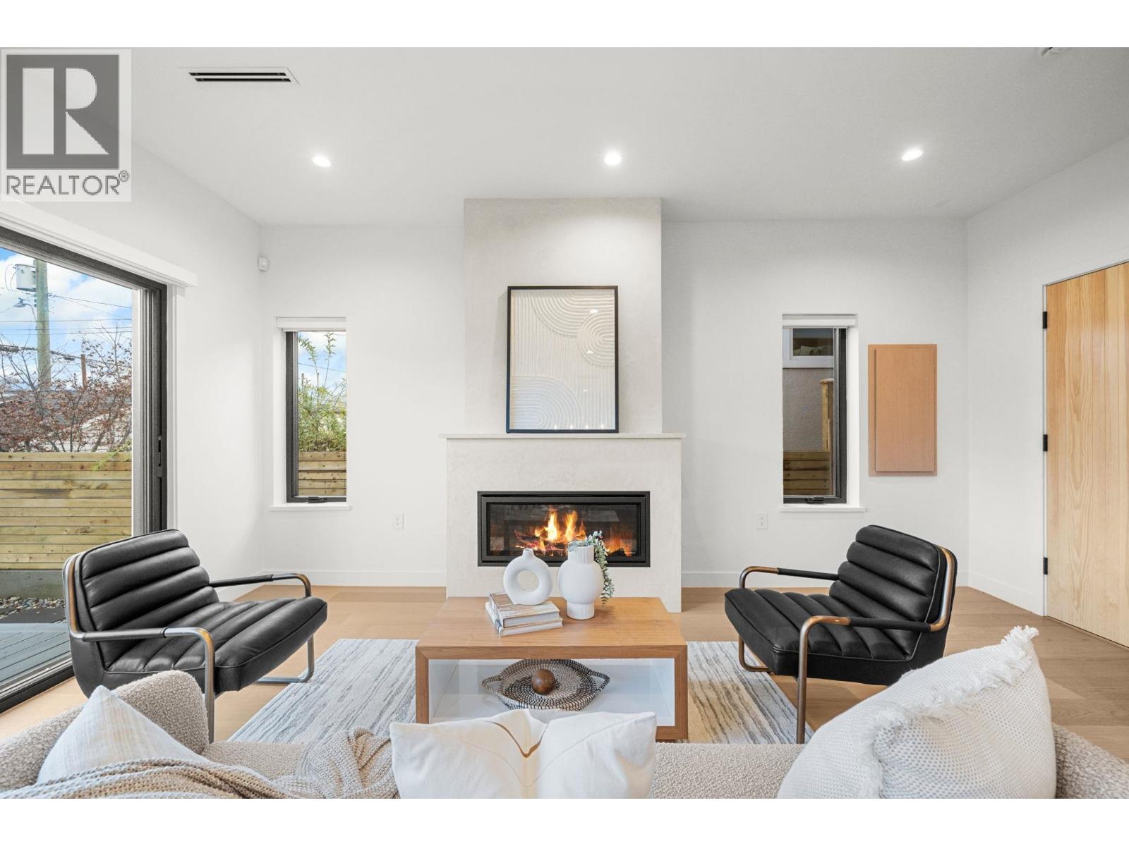 2 2247 Parker Street, Vancouver, British Columbia  V5L 2L8 - Photo 4 - R3084219