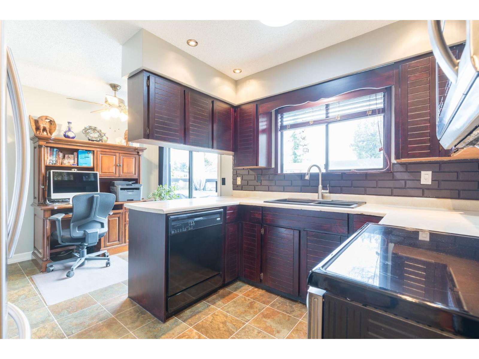 32281 Adair Avenue, Abbotsford, British Columbia  V2T 4L7 - Photo 10 - R3083687