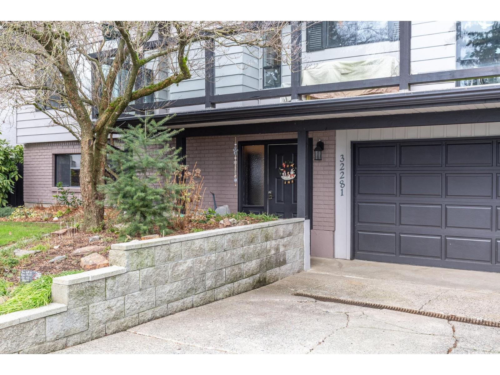 32281 Adair Avenue, Abbotsford, British Columbia  V2T 4L7 - Photo 2 - R3083687