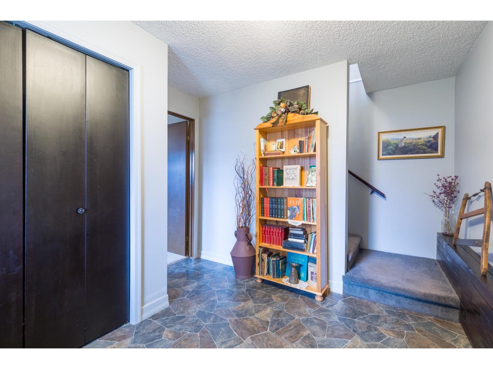 32281 Adair Avenue, Abbotsford, British Columbia  V2T 4L7 - Photo 3 - R3083687