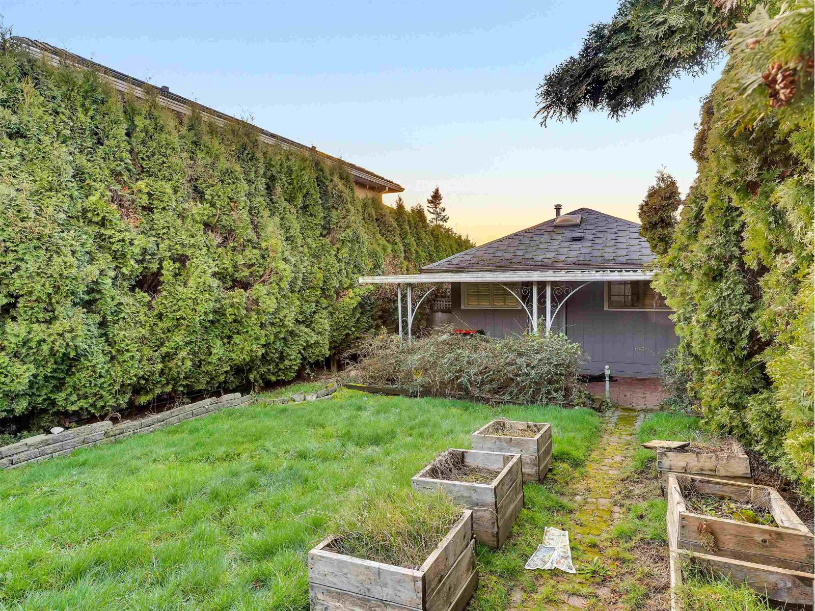 852 Stevens Street, White Rock, British Columbia  V4B 4X2 - Photo 32 - R3083959