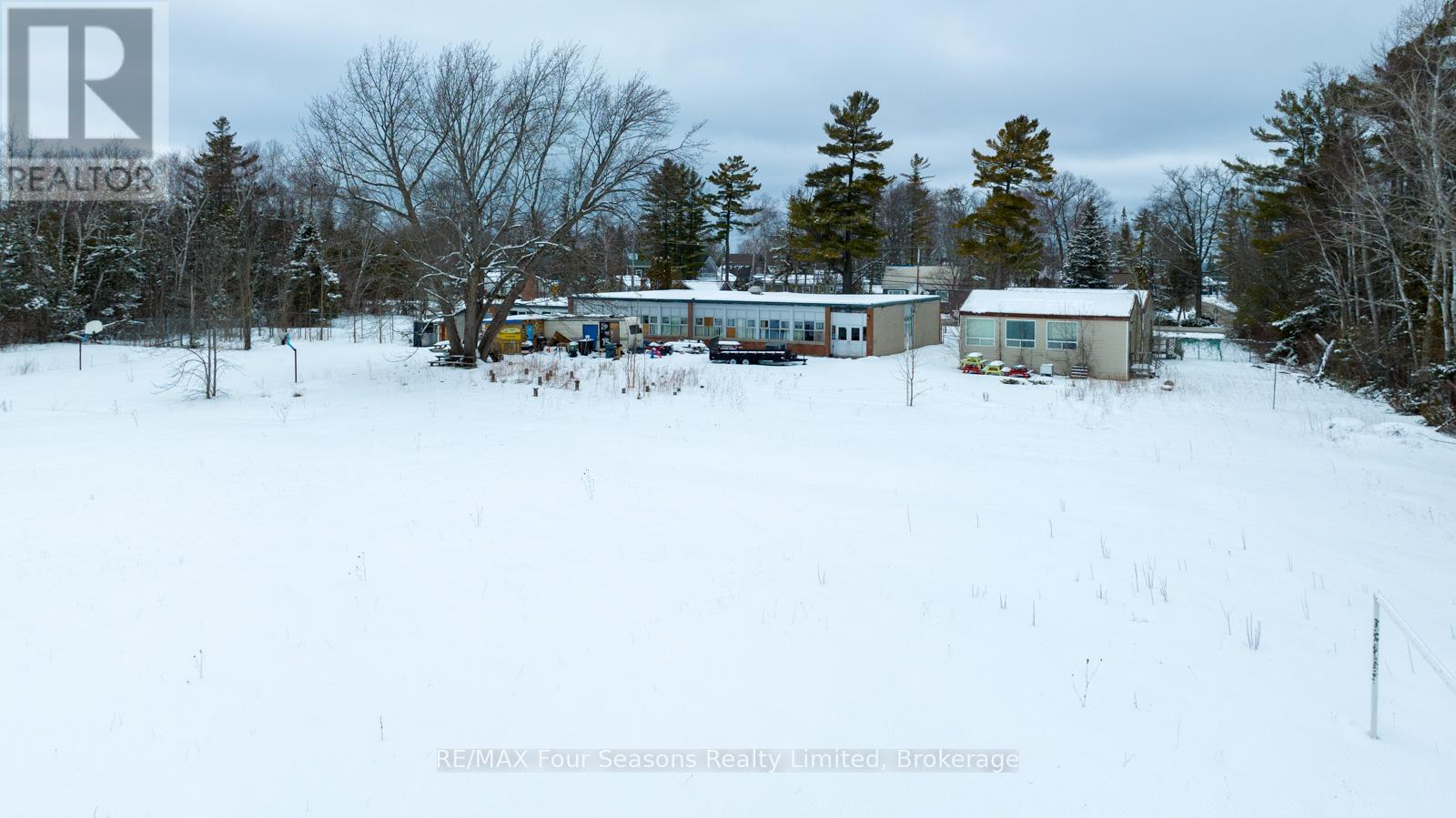 3267 Mosley Street, Wasaga Beach, Ontario  L9Z 1V2 - Photo 11 - S12737110