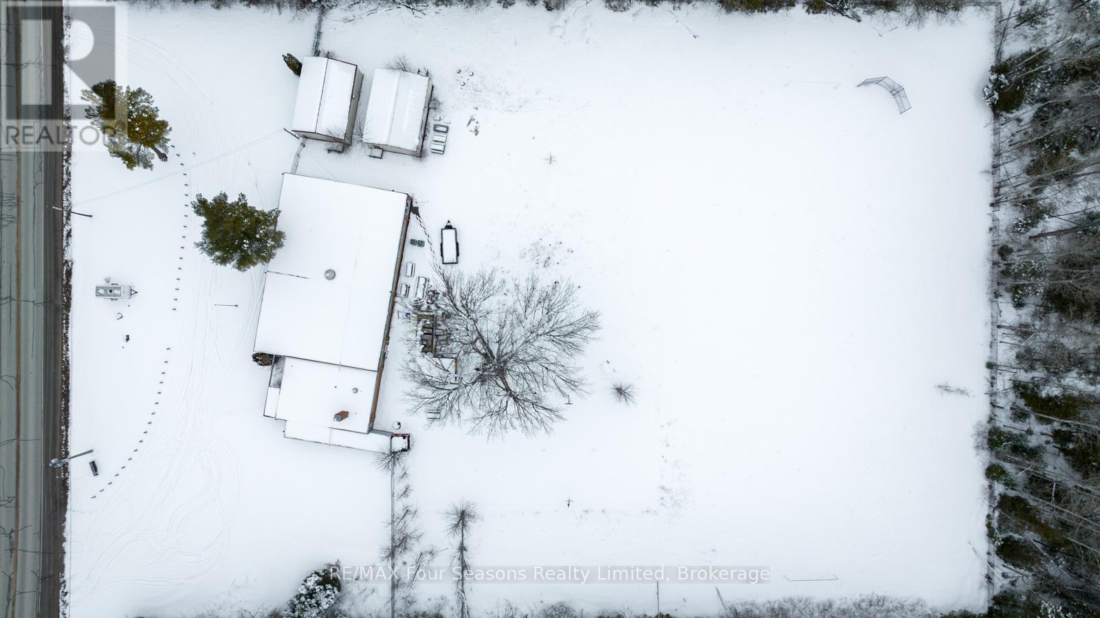 3267 Mosley Street, Wasaga Beach, Ontario  L9Z 1V2 - Photo 5 - S12737110