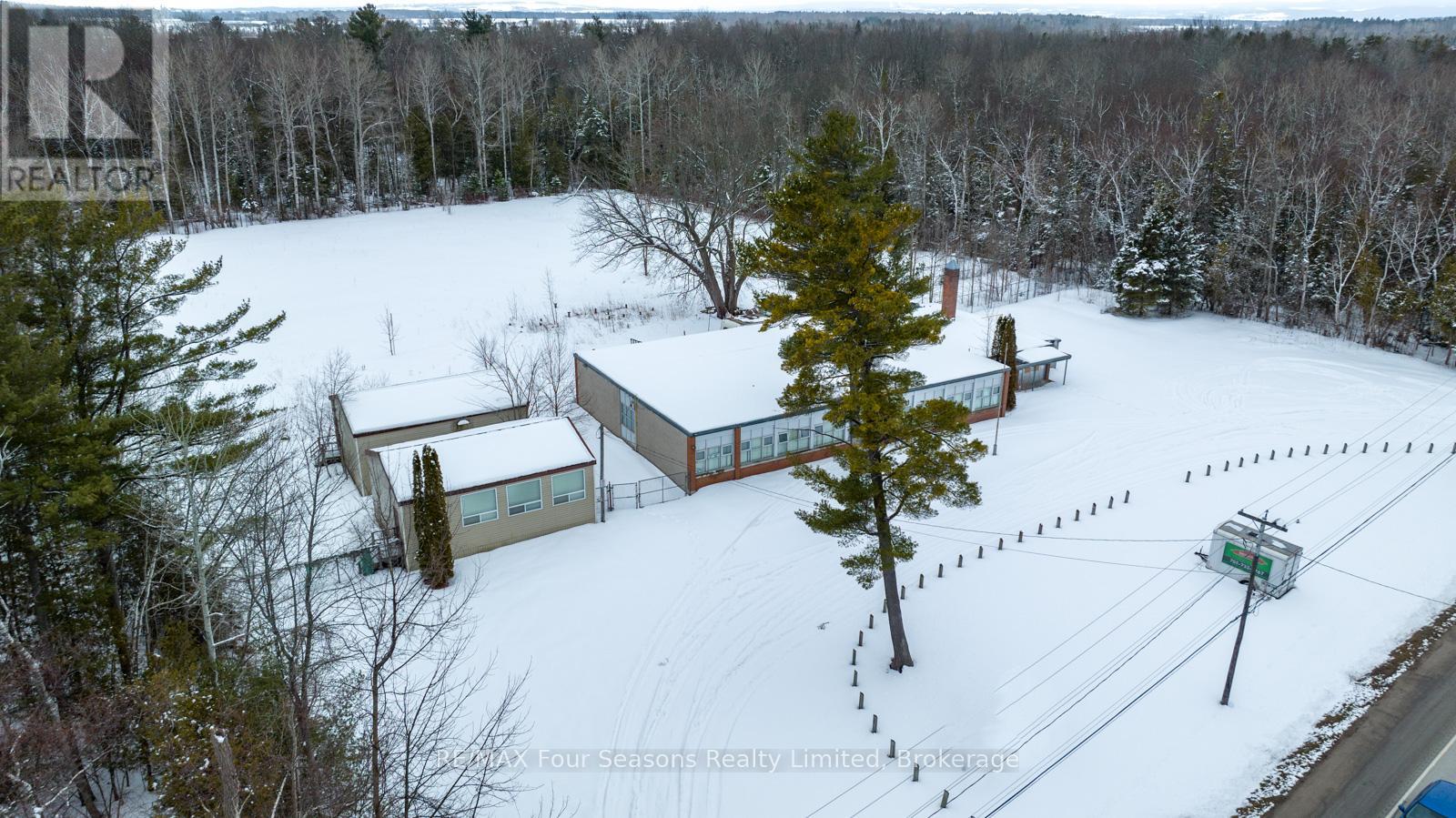 3267 Mosley Street, Wasaga Beach, Ontario  L9Z 1V2 - Photo 9 - S12737110