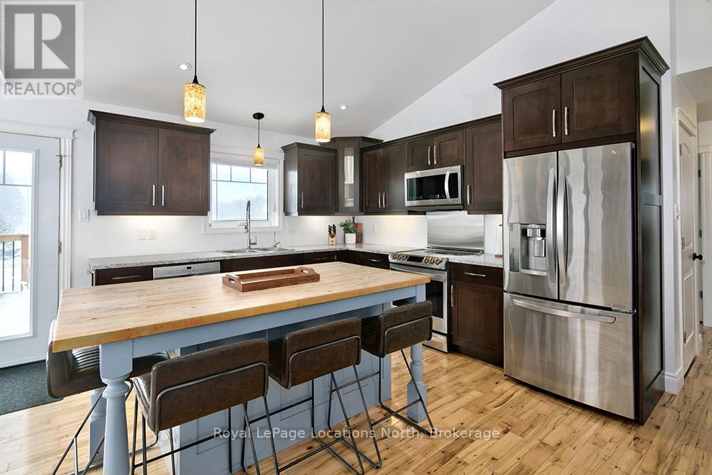 176 Semple Lane, Grey Highlands, Ontario  N0C 1E0 - Photo 11 - X12737078