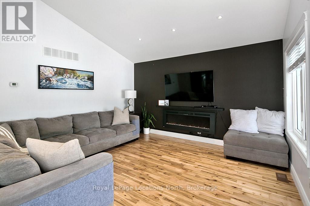 176 Semple Lane, Grey Highlands, Ontario  N0C 1E0 - Photo 9 - X12737078