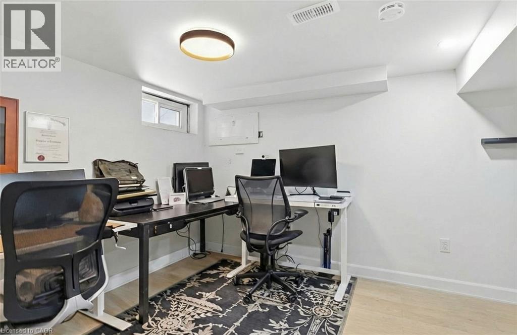 115 Roslin Avenue S, Waterloo, Ontario  N2L 2H3 - Photo 26 - 40800754