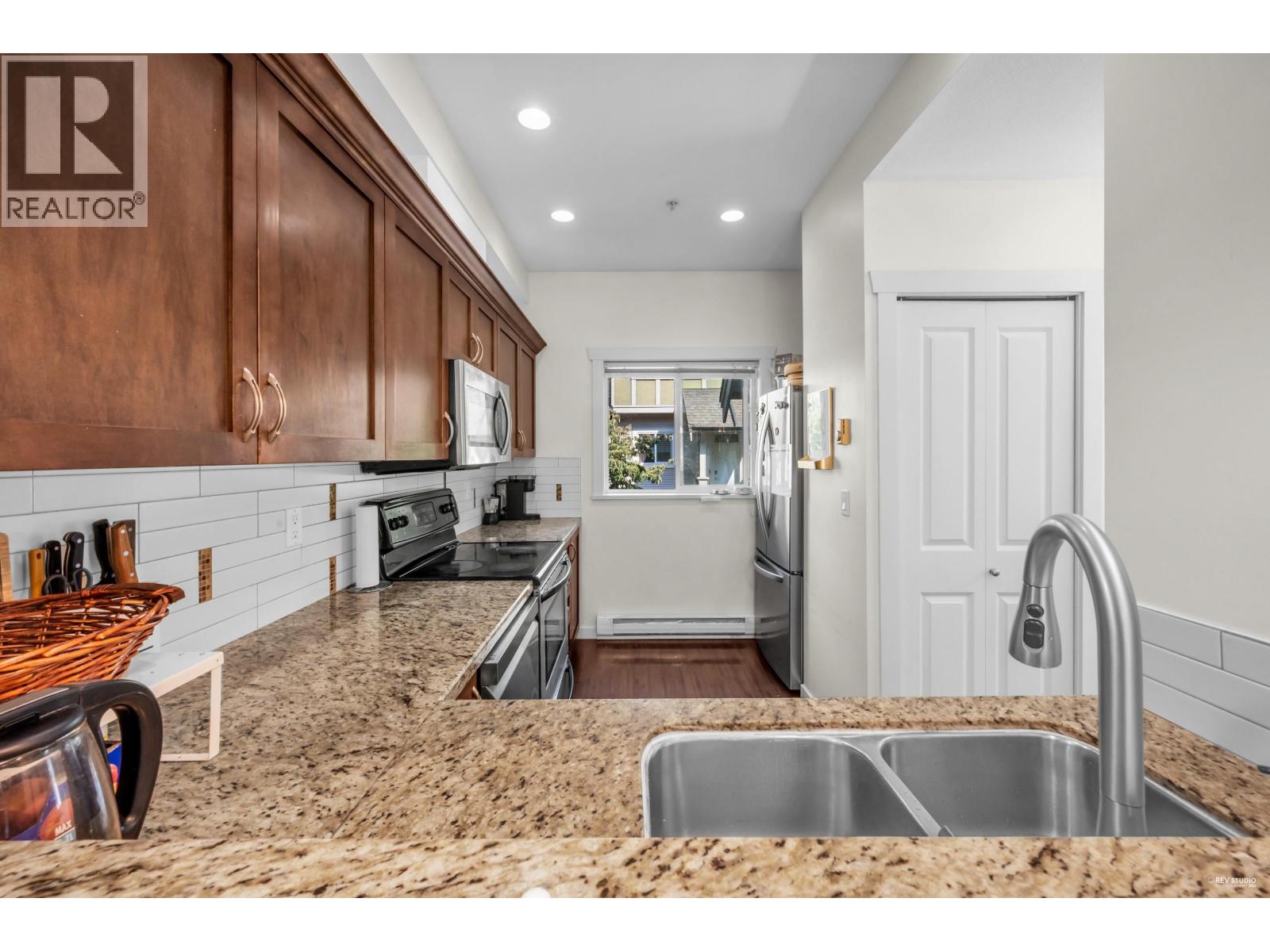 Listing Picture 9 of 26 : 10 6888 RUMBLE STREET, Burnaby / 本拿比 - 魯藝地產 Yvonne Lu Group - MLS Medallion Club Member